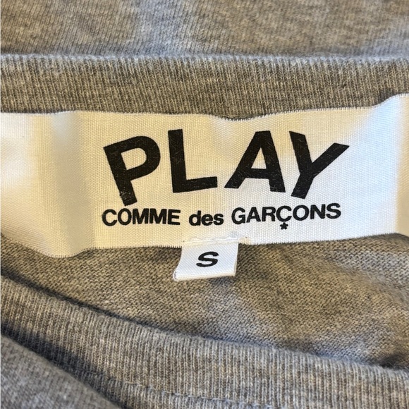 Comme des Garcons PLAY Gray Tee w/Heart Patch, mens Small - Picture 5 of 6